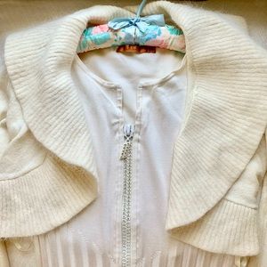 Fairy-like WHBM cream colored shrug !! 🧚🏻‍♂️